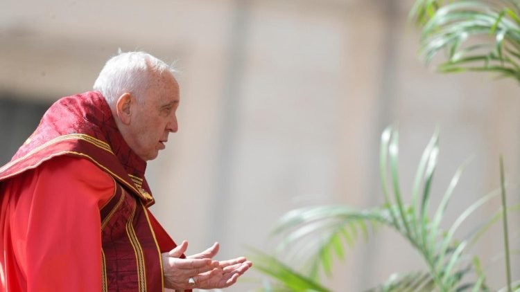 البابا يترأس قداس أحد الشعانين في بازليك القديس بطرس بعد خروجه من المستشفى