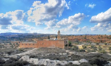 دير مار الياس على الطريق بين القدس وبيت لحم