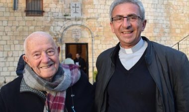 قرية المزار بلد الخروب والزيتون والصبّار