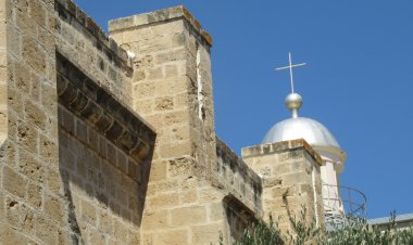 ماذا نفعل أمام تكرار الاعتداءات اليمينية المتطرفة على المقدسات المسيحية؟