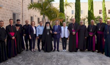 البطاركة يلتقون رئيس دولة إسرائيل الذي حضر الى دير مار الياس في حيفا متضامنا