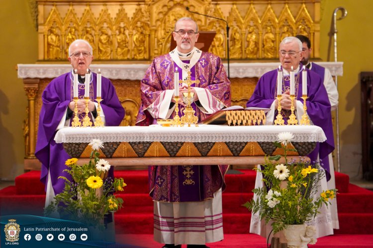 البطريرك بيتسابالا يترأس قداس تذكار الموتى المؤمنين في القدس