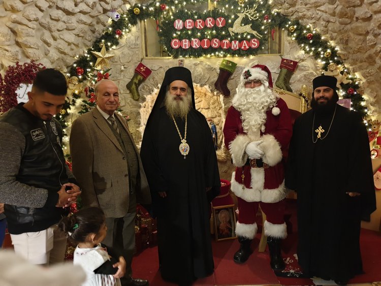 عيسى قسيسية (بابا نويل المقدسي) في حوار مع "هآرتس": إذا تحقق السلام في القدس فانه يتحقق في كل العالم