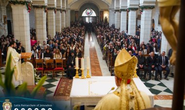بطريرك القدس للاتين يصلي في عيد الميلاد كي يولد الطفل يسوع في قلوب الحكام والمسؤولين