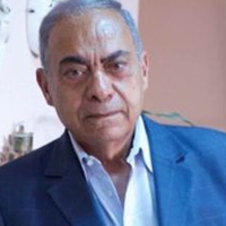 شجرة الميلاد.. من أحجار الأنقاض!