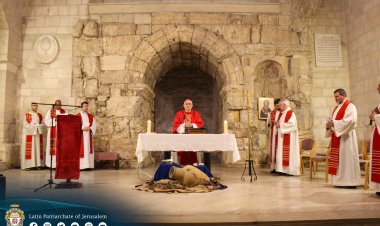 المطران ماركوتسو يترأس قداسا بمناسبة تذكار إكليل الشوك المقدس