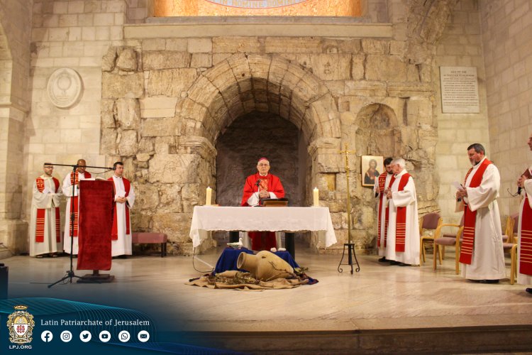 المطران ماركوتسو يترأس قداسا بمناسبة تذكار إكليل الشوك المقدس