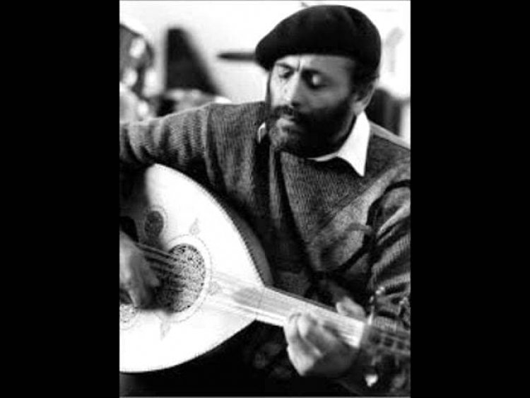 رحيل الفنان مصطفى الكرد.. حنجرة القدس وصاحب "هات السكّة"