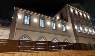 جمهور كبير ولفيف من الكهنة والأساقفة يشاركون في تدشين مركز الشبيبة والعائلة المسيحية في حيفا