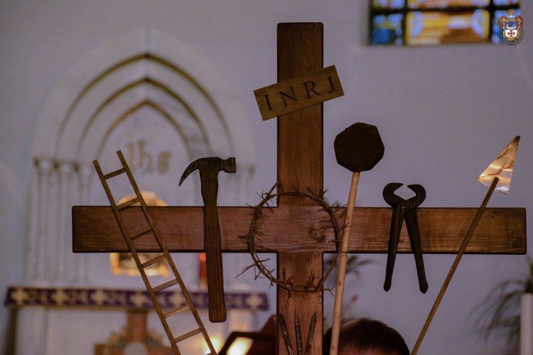 آلام ربنا يسوع المسيح، بحسب إنجيل مرقس - الفصل ١٤ و١٥