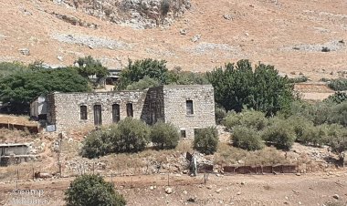 قرية عَكْبَرة تحمل اسما غريبا وفيها آثار عديدة وأشجار كثيرة وأخبار منوعة