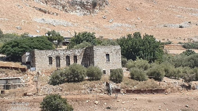 قرية عَكْبَرة تحمل اسما غريبا وفيها آثار عديدة وأشجار كثيرة وأخبار منوعة