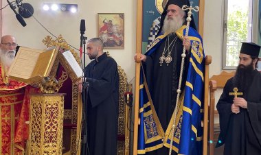 المطران عطا الله حنا يشارك الرعية الأرثوذكسية في شفاعمرو الاحتفال بمناسبات كنسية