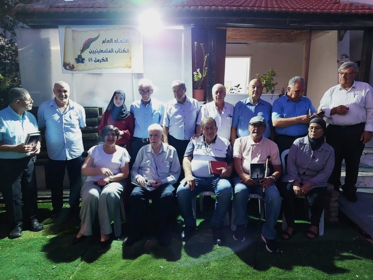 الاتّحاد العامّ للكتّاب الفلسطينيّين - الكرمل 48 يناقش ديوان "آمال تائهة" للشاعر عمر رزوق في برنامجه الدوري "بين طيّات الكتب"
