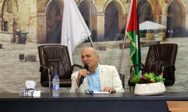 وزير السياحة والآثار الفلسطيني هاني الحايك في لقاء صحفي يحذر من تراجع الحضور المسيحي نتيجة ضرب فرع السياحة