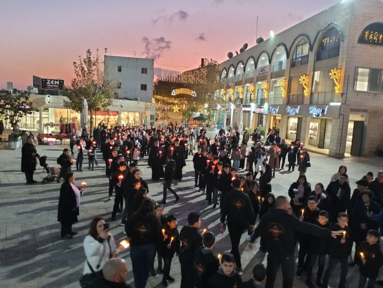مسيرة الشموع في عيد الميلاد المجيد في الناصرة تستقطب جمهورا كبيرا