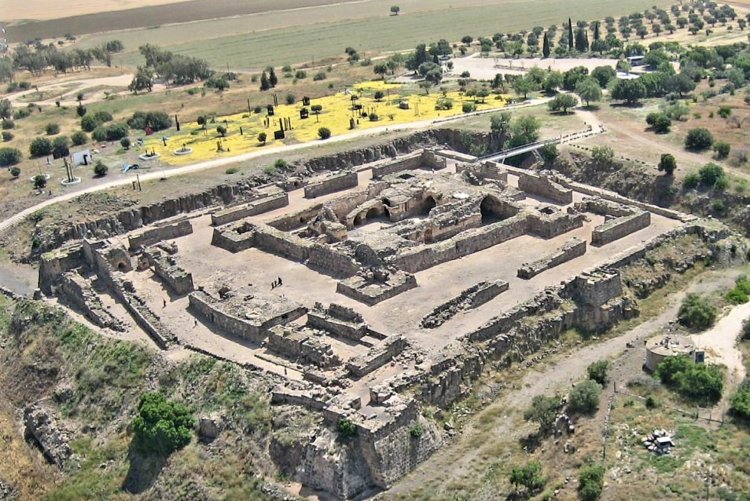 كوكب الهوا وقلعتها الصليبية Belvoir الشامخة