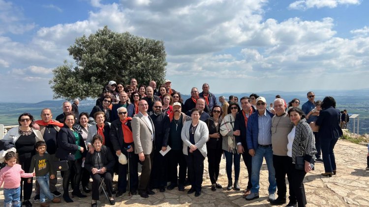 أهالي الناصرة يحتفلون بعيد القفزة بحضور المئات ومشاركة الكهنة والسرايا الكشفية