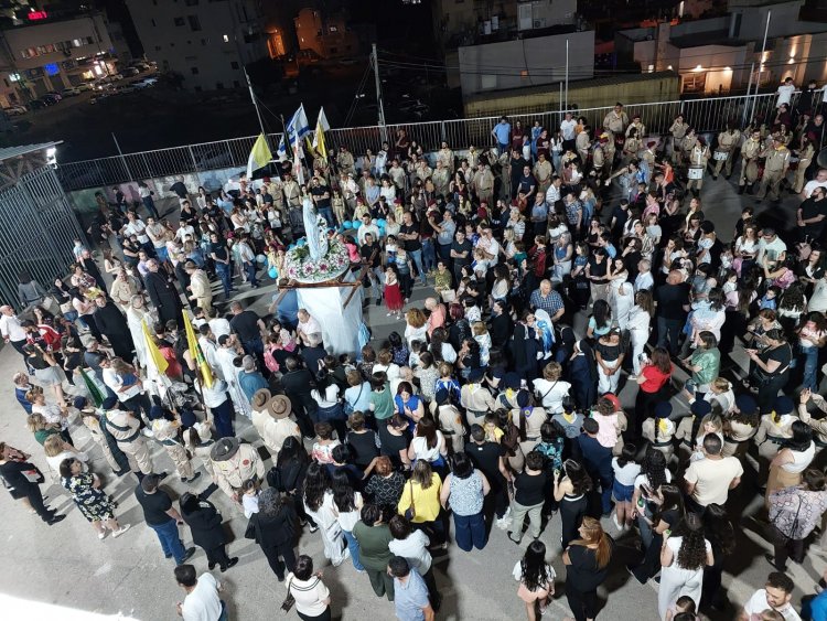 طواف العذراء في مدينة شفاعمرو بمناسبة اختتام الشهر المريمي