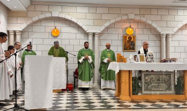 رعية اللاتين في شفاعمرو تستقبل راعيها الجديد رامز طوال وتودع كاهنها الأب ايلي كرزم بحضور المطران رفيق نهرا