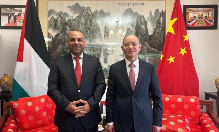 السفير الصيني والأمين العام لاتحاد الكُتّاب والأدباء الفلسطينيين يبحثان التعاون المشترك