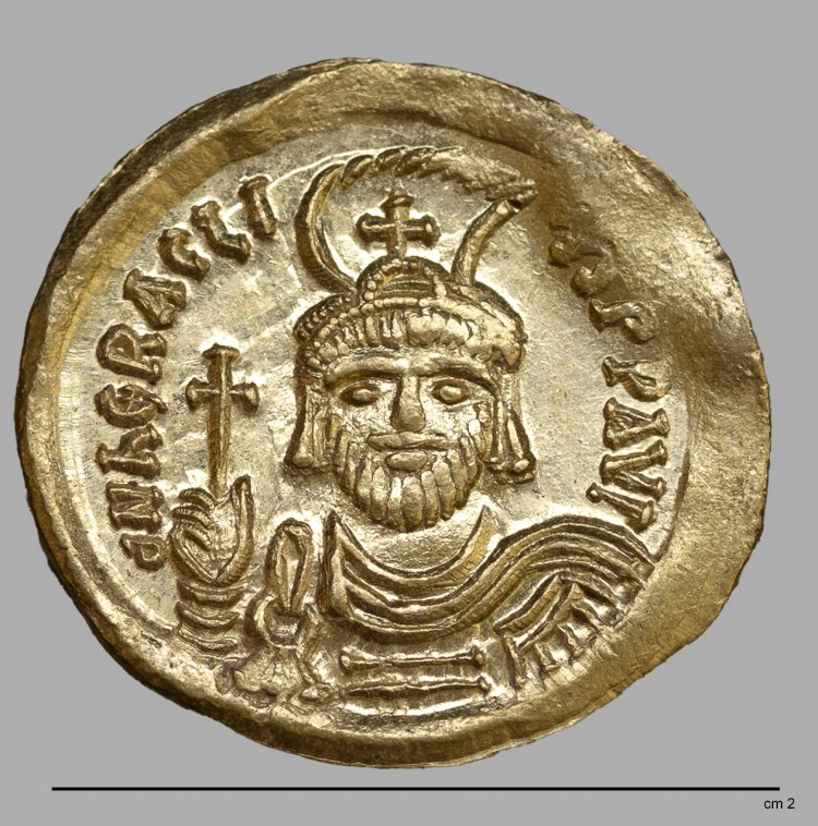 اكتشاف كنز ذهبي نادر من العصر البيزنطي في سوسيتا قرب بحيرة طبريا