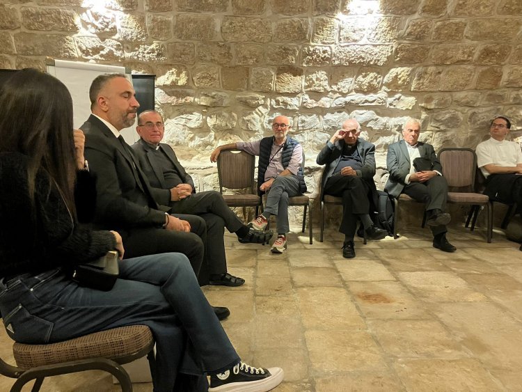 رئيس بلدية بيت لحم يلتقي وفدًا من خمسة عشر مطرانًا من إيطاليا في القدس
