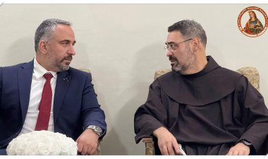 وفد من بلدية بيت لحم وبيت ساحور يزور رعية القديسة كاترينا مهنئا