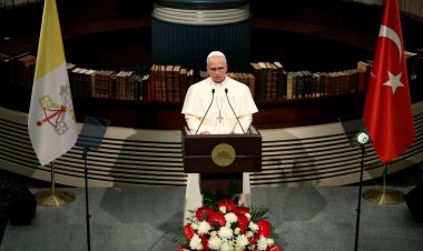 البابا لاوُن الرابع عشر يلتقي الرئيس التركي والسلطات وأعضاء السلك الدبلوماسي في تركيا