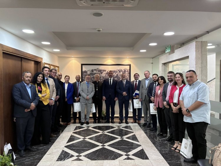 بلدية بيت لحم تبحث مع القناصل وممثلي البعثات الدبلوماسية سبل التعاون لإحياء فعاليات عيد الميلاد المجيد