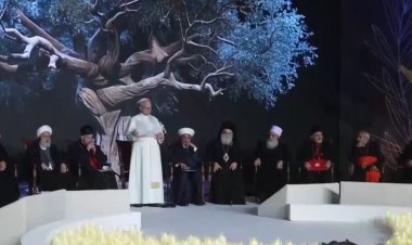 البابا يشارك في اللقاء المسكوني في ساحة الشهداء في بيروت ويؤكد على الراوبط الروحية التي تجمع المسيحيين مع المسلمين واليهود