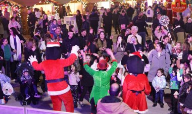 المئات يشاركون في احتفالات مهرجان الميلاد في مدينة الناصرة