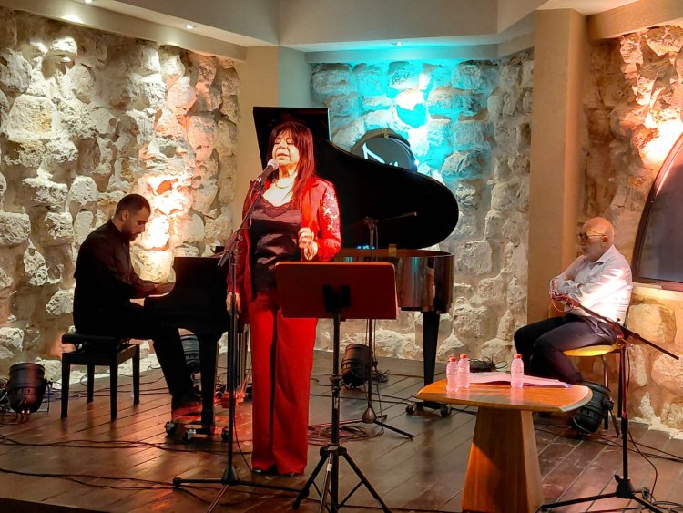 أمسية ميلادية متميزة جمعت بين الشعر والموسيقى والترانيم في شفاعمرو