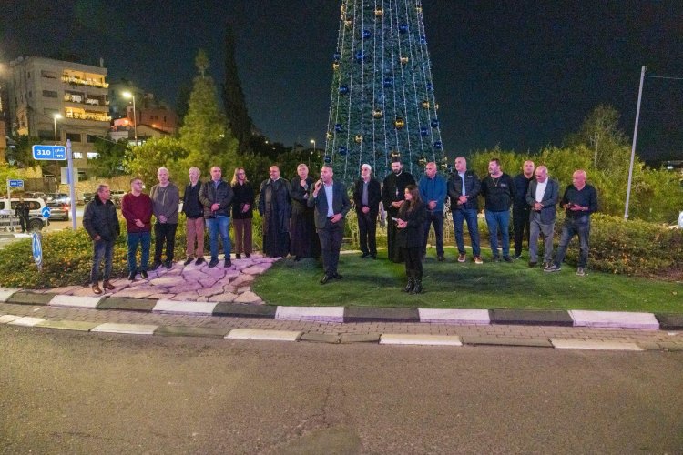 يافة الناصرة تحتفل بإضاءة شجرة عيد الميلاد وانطلاق فعاليات "بسمة الميلاد"