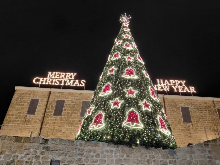 شفاعمرو تضيء شجرة الميلاد في أجواء من الفرح والبهجة بعد زوال الغمامة القاتمة