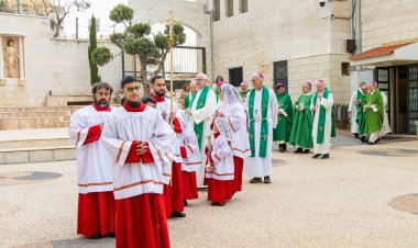 زيارة أساقفة دوليين للطيبة: دعم متواصل للجماعة المسيحية والفلسطينيين