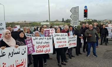 مظاهرة حاشدة ضد مصادرة الأراضي لفتح شارع رقم 6 في منطقة الناعمة