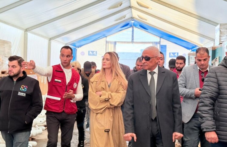 أنجلينا جولي تزور معبر رفح وتلتقي مصابين فلسطينيين وتوجه رسالة مكتوبة لسكان غزة