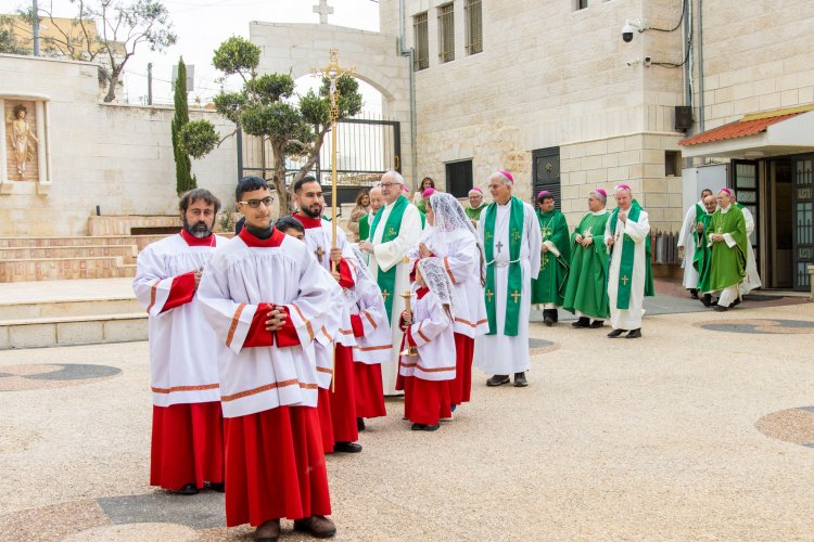 زيارة أساقفة دوليين للطيبة: دعم متواصل للجماعة المسيحية والفلسطينيين