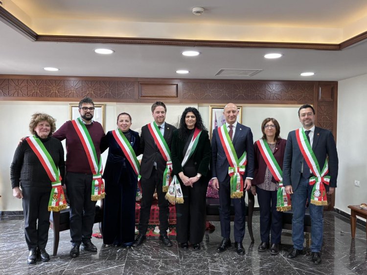 بلدية بيت لحم تستقبل وفداً من رؤساء البلديات الإيطالية وتبحث آفاق التعاون المشترك