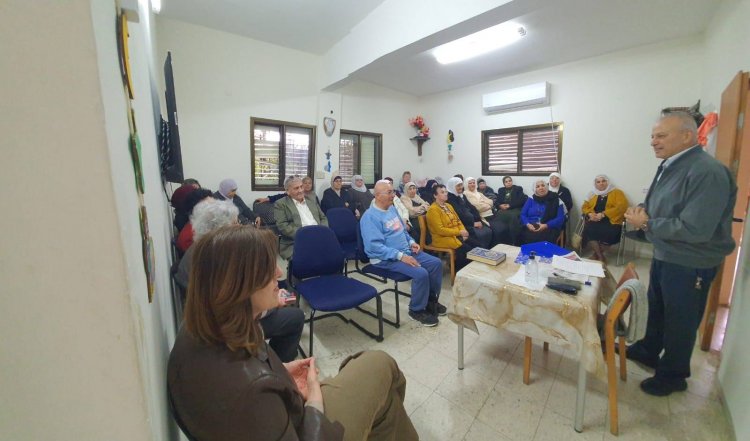 الكاتب الصحافي زياد شليوط يحاضر عن الصحافة العربية في نادي موفيت الشفاعمري