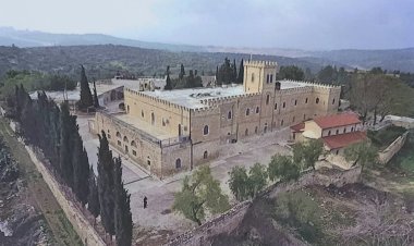 حريق داخل مبنى دير بيت جمال في قضاء القدس مجهول المصدر