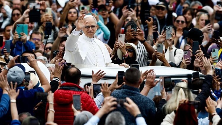 البابا يرفع الصلاة من أجل وقف الصراعات ويعبّر عن تضامنه مع النساء في يوم المرأة العالمي