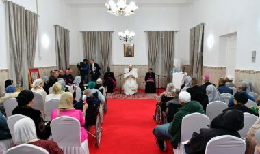 بابا الفاتيكان يزور دار رعاية المسنين بكنيسة القديس أوغستين