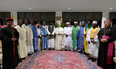 البابا يلتقي عددا من المسؤولين المسلمين وأساقفة الكاميرون