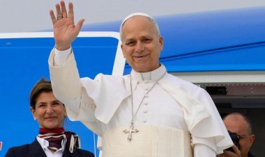 البابا لاون الرابع عشر يغادر أنغولا ويتوجه إلى غينيا الاستوائية