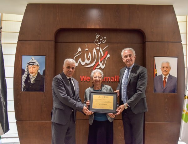 بلدية رام الله ووزارة التربية والتعليم تطلقان اسم "مدرسة جانيت ميخائيل" تكريمًا لمسيرتها