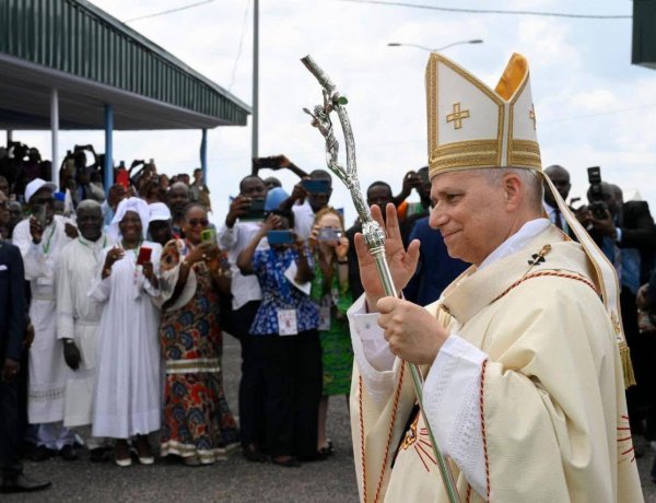 البابا لاون الرابع عشر يتحدث عن معجزة الخمسة أرغفة والسمكتين أمام الكاميرونيين