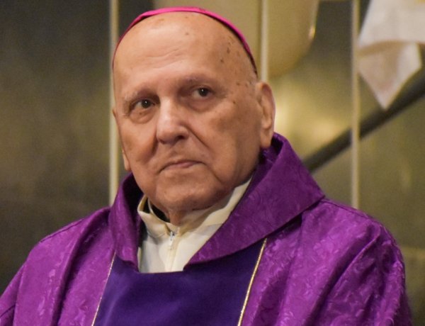 أَخذَ الخُبْزَ وبارَكَ ثُمَّ كَسَرَه وناوَلَهما - لوقا ٢٤: ١٣-٣٥