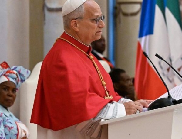 البابا لاوُن الرابع عشر يلتقي في غينيا الاستوائية السلطات وممثلي المجتمع المدني